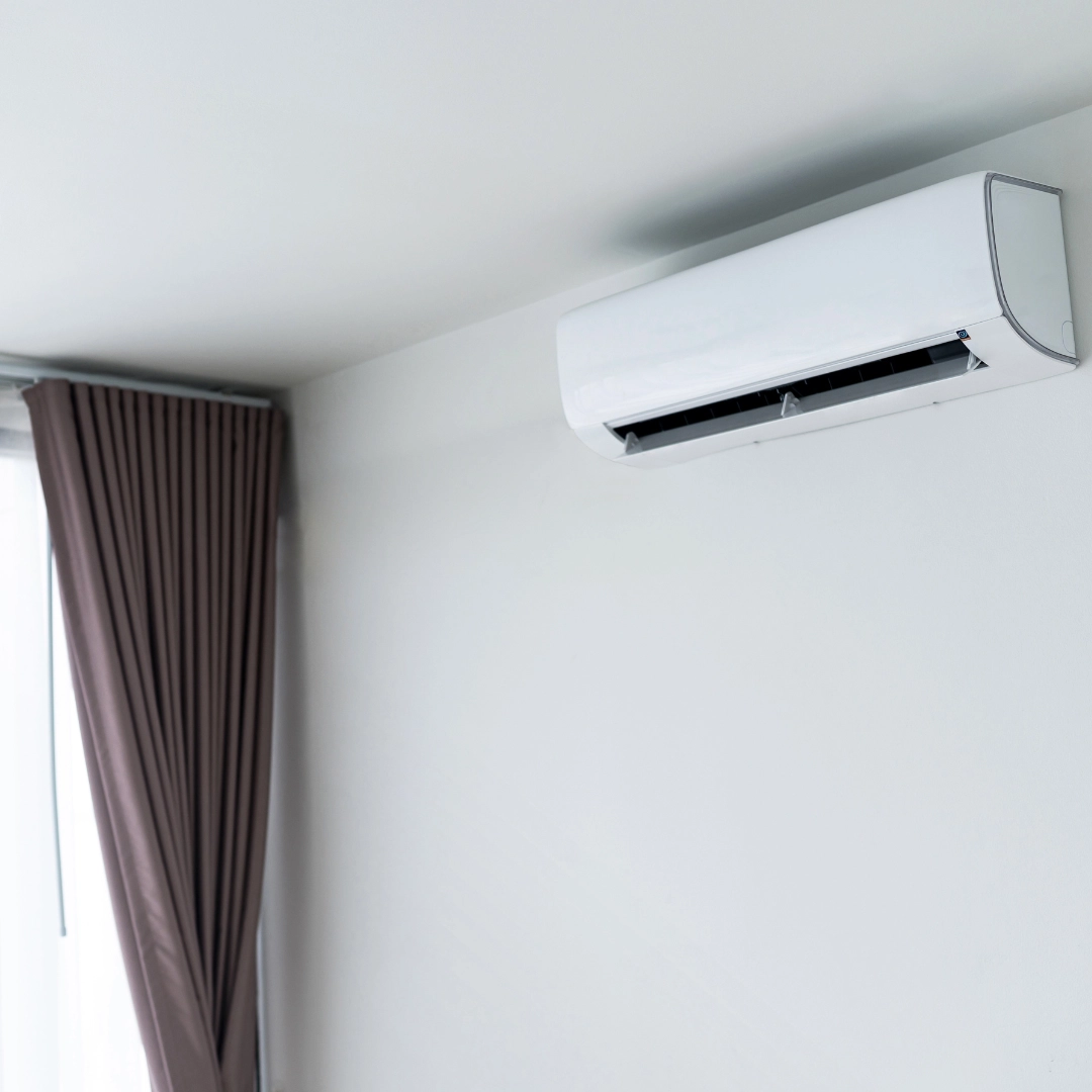 Minisplit Moderno instalado en pared de Habitación